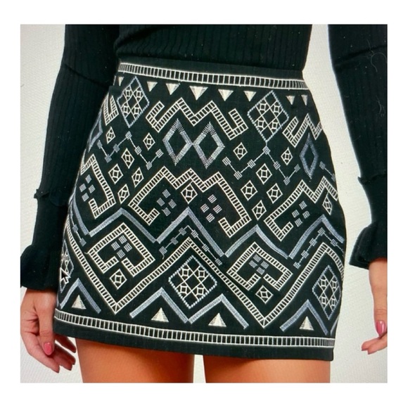 NWT Lush Jubilee Black/Blue Size Small Embroidered Lined SUPER CUTE MINI SKIRT - Picture 4 of 8